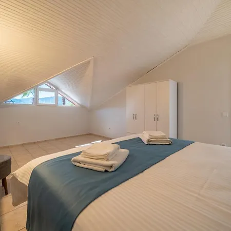Seaview Holiday In